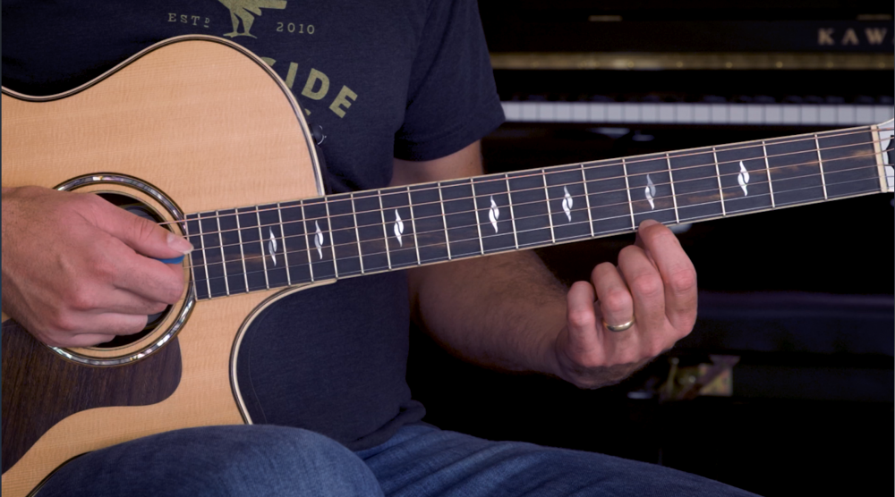 Hot to fret notes on your fingertips for a good sound on guitar